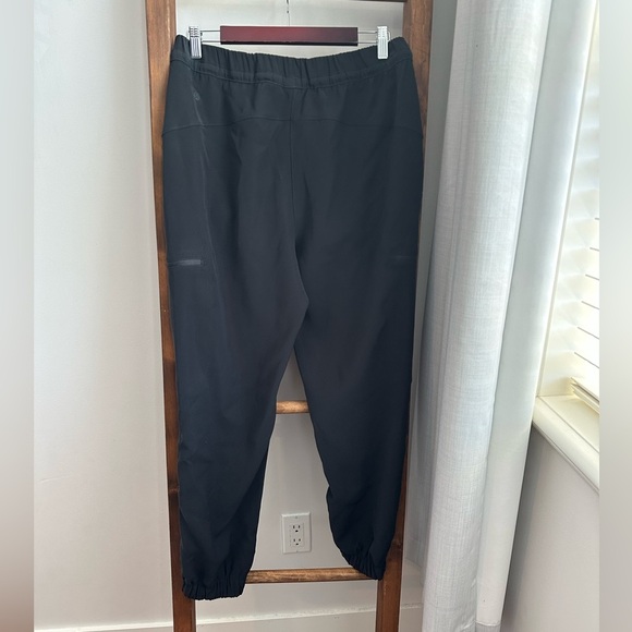 Lululemon Relaxed Mid-Rise Cargo Pant - Picture 10 of 10